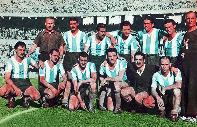 Uma das formações do time de 1946 - Em pé: Stábile (técnico), De la Mata, Méndez, Pedernera, Labruna e Loustau. Agachados: Salomón, Sobrero, Fonda, Strembel, Vacca e Pescia.