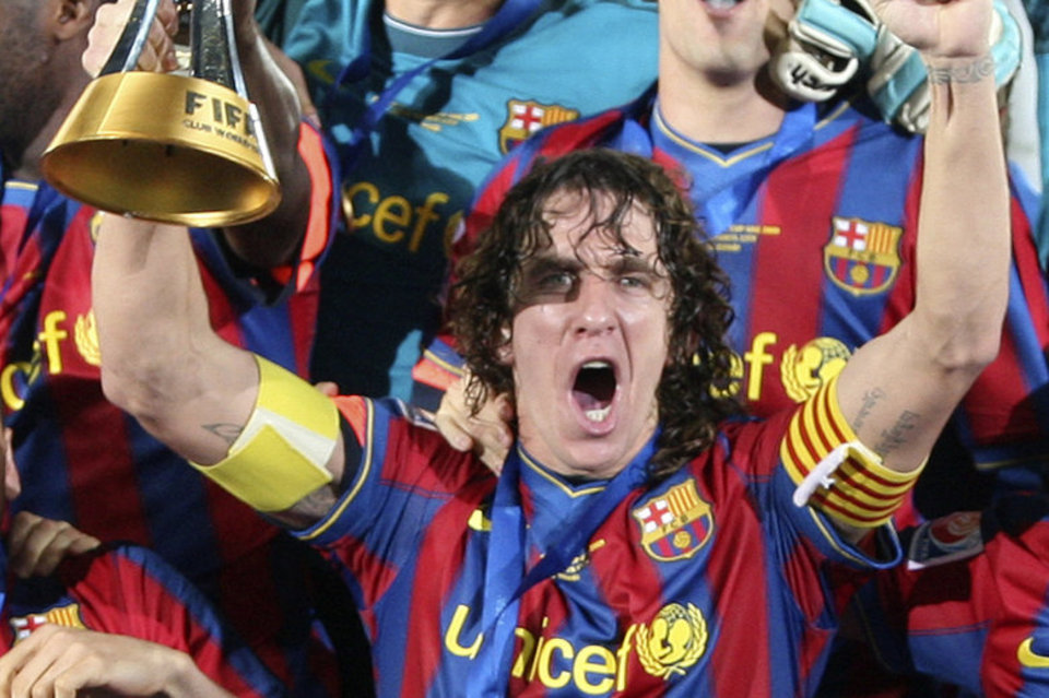 Carles-Puyol-levanta-la-copa-e_54402010675_54115221152_960_640