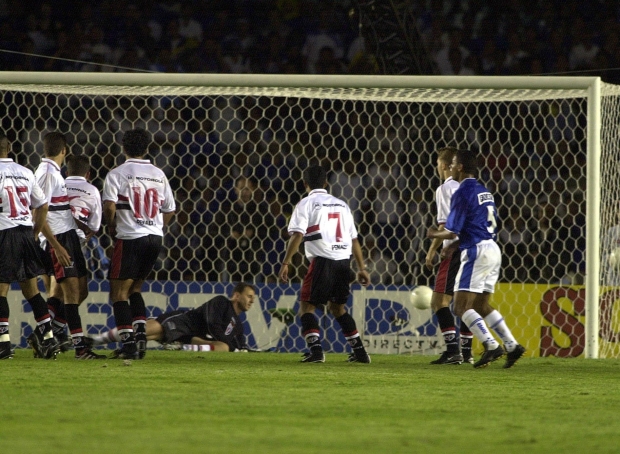 A bola no fundo da rede...