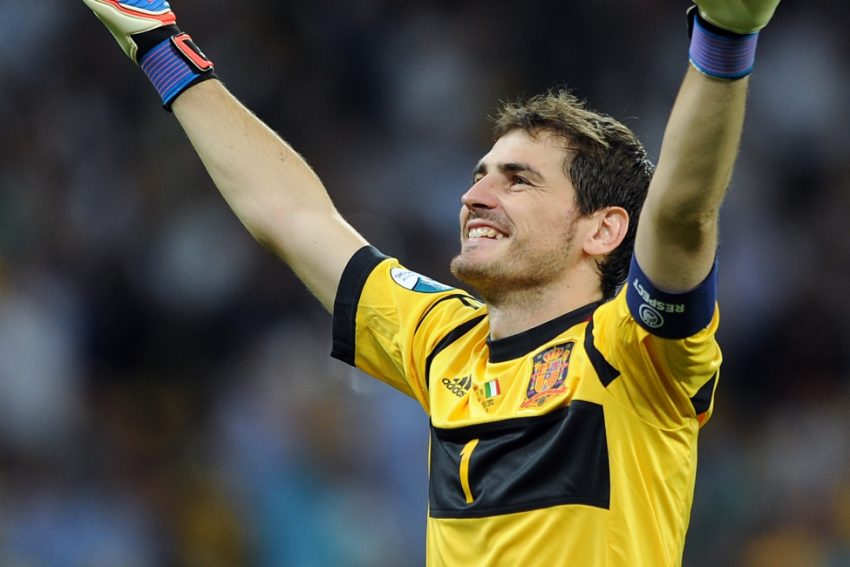 Casillas recebeu o troféu da IFFHS como melhor goleiro do Mundo de 2012.