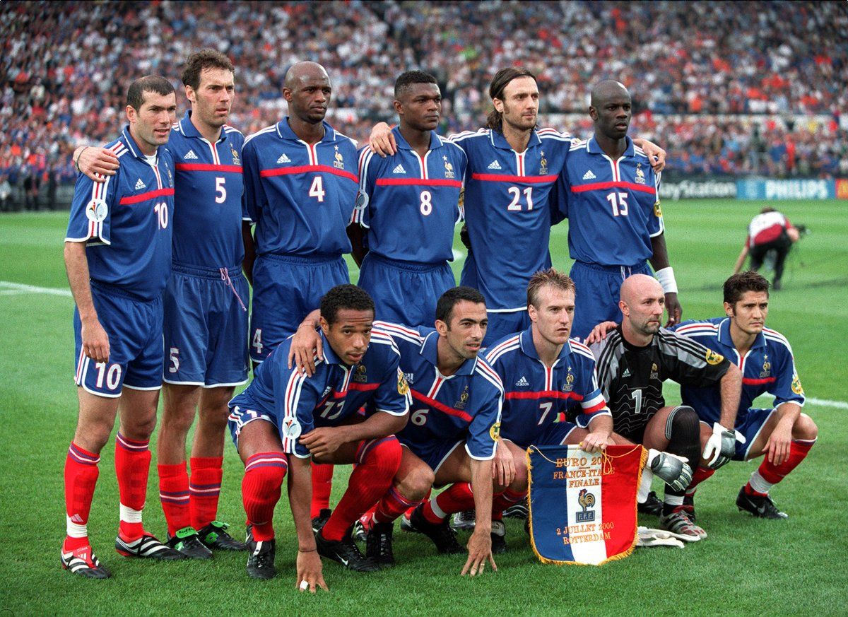 Campeã mundial e na Europa, seleção francesa de futebol é movida