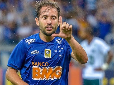 Everton Ribeiro